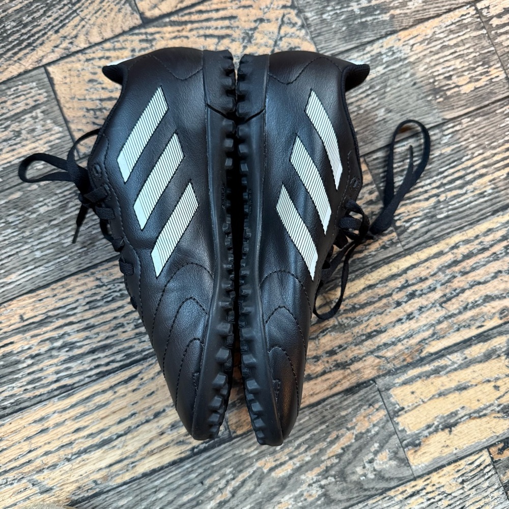 Kids 4.5Y Sneakers / Cleats